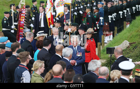 Le Prince de Galles arrive à Beaumont-Hamel, France, pour une cérémonie du souvenir, organisée par le gouvernement du Canada à l'occasion du 100e anniversaire du début de la bataille de la Somme. Banque D'Images