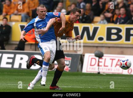 Football - Championnat de la ligue de football Coca-Cola - Wolverhampton Wanderers / Birmingham City - Molineux.Gary McSheffrey de Birmingham City et Jody Craddock de Wolverhampton Wanderers (à droite) se battent pour le ballon Banque D'Images