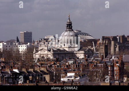 L'Oratoire de Londres, avec le Royal Albert Hall derrière. Vue depuis Sloane Square, vue nord-ouest sur Kensington et Chelsea. Banque D'Images