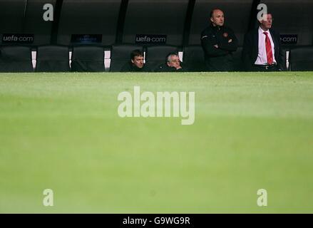 Football - Ligue des champions de l'UEFA - semi-finale - deuxième étape - AC Milan / Manchester United - Giuseppe Meazza.Sir Alex Ferguson, le directeur de Manchester United, regarde depuis le dug Banque D'Images