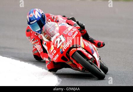 Motocyclisme - Championnat du monde 125cc - Grand Prix britannique - Donington Park.Arnaud Vincent, CC Valencia Airtel Aspar Banque D'Images