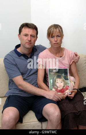 Fille manquante en Algarve.Kate et Gerry McCann font appel pour leur retour de Madeleine, âgée de trois ans. Banque D'Images