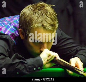 Ali carter en action contre Mark Selby lors du quart de finale du championnat du monde de snooker au Crucible Theatre, Sheffield. Banque D'Images