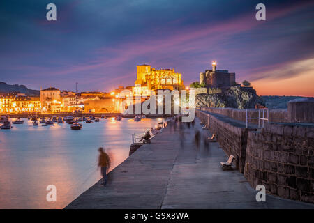 Castro Urdiales jetée à Nigth Banque D'Images