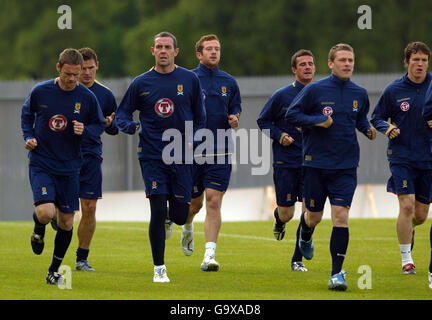 Des joueurs écossais lors d'une séance d'entraînement au stade Strathclyde à Dumbarton, Glasgow. Banque D'Images