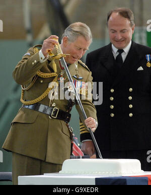 Le prince Charles rend visite à RAF Shawbury Banque D'Images