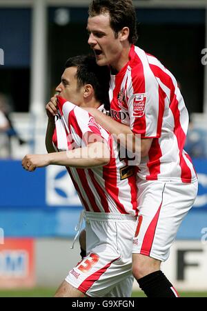 Ross Wallace de Sunderland célèbre son but avec Anthony Stokes Banque D'Images