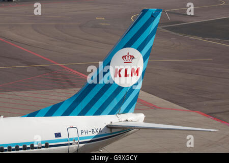 AMSTERDAM, Pays-Bas - 18 février, 2015 d'arrière un vieux boeing 737 de klm stationné à l'aéroport de Schiphol Banque D'Images