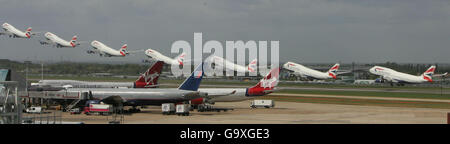 PHOTO COMPOSITE. Un avion British Airways part de l'aéroport de Heathrow à Londres. Banque D'Images