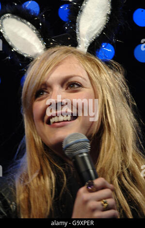 BBC radio 1's Big Weekend - Preston.DJ Fearne Cotton parle en l'air pendant le Big Weekend de BBC radio 1, à Preston.APPUYEZ SUR ASSOCIATION photo. Banque D'Images