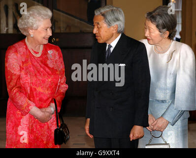 Les hôtes de la Reine pour banquet monarque japonais Banque D'Images