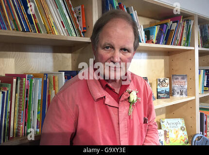 Cheval de guerre Michael Morpurgo écrivain lors du lancement d'une grande exposition de son travail à Newcastle, où il a dit les horribles pertes de la bataille de la Somme sont un rappel de ce qui peut aller mal dans une Europe divisée. Banque D'Images