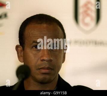 Soccer - FA Carling Premiership - Fulham Press Conference. Gestionnaire Fulham, Jean Tigana Banque D'Images