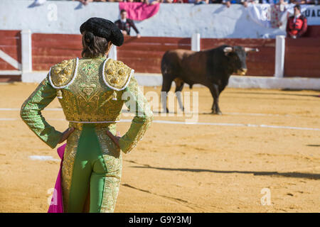 Andujar, Espagne - 12 septembre 2008 : l'espagnol Torero Sébastien Castella la corrida avec la béquille dans l'Arène de Banque D'Images