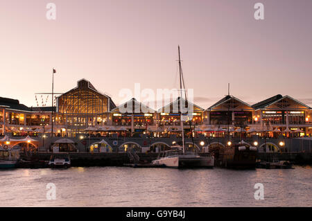 Victoria & Alfred Waterfront, au crépuscule, Le Cap, Afrique du Sud, l'Afrique Banque D'Images