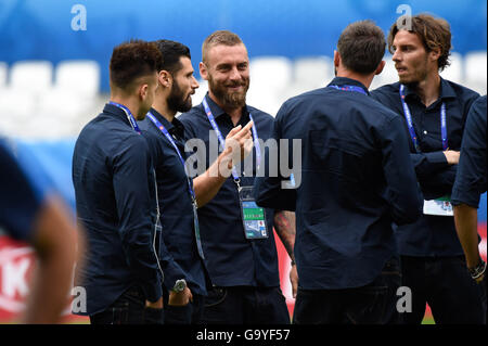 Bordeaux, France. 07 juillet, 2016. @016 championnat d'Europe de football. Match de finale. L'Allemagne et l'Italie. Daniele De Rossi (ita) comme l'Italie, inspecte l'avant-match de pas Bordeax : Action Crédit Plus Sport/Alamy Live News Banque D'Images