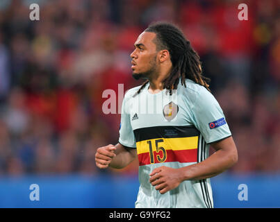 Lille Métropole, France. 1er juillet 2016. Jason Denayer de Belgique en action au cours de l'UEFA EURO 2016 football match de quart de finale entre le Pays de Galles et en Belgique au Stade Pierre Mauroy à Lille Métropole, France, 01 juillet 2016. Photo : Peter Kneffel/dpa/Alamy Live News Banque D'Images