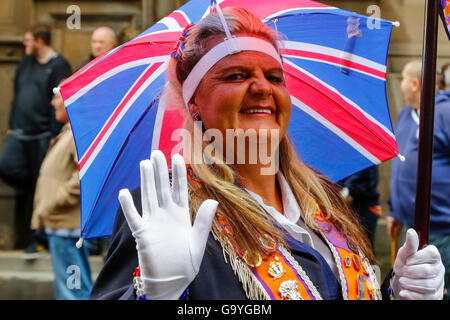 Glasgow, Ecosse, Royaume-Uni. 07 juillet, 2016. Plus de 50 bandes à partir de la flûte à travers le Royaume-Uni ont défilé dans le centre-ville de Glasgow en préparation pour l'assemblée annuelle 12 juillet Bataille de la Boyne' célébrations, une date importante dans le Loyal Orange Lodge calendrier. Malgré de forts vents et de fortes pluies, de nombreux partisans Orange Lodge les rues bordées d'arbres. Credit : Findlay/Alamy Live News Banque D'Images