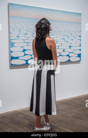 Tate Modern, Londres, Royaume-Uni. Le 04 juillet, 2016. Ciel au-dessus des nuages III, 1963 - Georgia O'Keeffe une nouvelle exposition à la Tate Modern de Londres. Il s'exécute à partir du 6 juillet jusqu'au 30 octobre 2016. Crédit : Guy Bell/Alamy Live News Banque D'Images