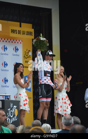 Angers, France. 4 juillet, 2016. Tour de France 2016 - Étape 3 - Granville à Angers. Podium STYVEN gagnants recevant Jasper Polka-Dot jersey pour ce stade de la course - Crédit : Elaine Simmonds/Alamy Live News Banque D'Images