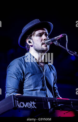 Milano, Italie. 4 juillet 2016. Mumford & Sons effectue vivent à assago arène d'été à Milan, Italie, le 04 juillet 2016 Crédit : mairo cinquetti/Alamy live news Banque D'Images