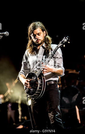 Milano, Italie. 4 juillet 2016. Mumford & Sons effectue vivent à assago arène d'été à Milan, Italie, le 04 juillet 2016 Crédit : mairo cinquetti/Alamy live news Banque D'Images