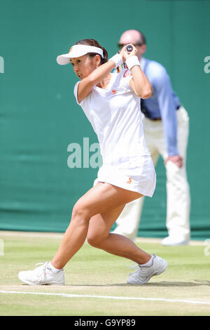 Londres, Royaume-Uni. 4 juillet, 2016. Misaki Doi (JPN) Tennis : Misaki Doi du Japon au cours de la quatrième série de match du Championnat de Tennis Wimbledon contre Angelique Kerber de l'Allemagne à l'All England Lawn Tennis et croquet Club à Londres, Angleterre . Credit : AFLO/Alamy Live News Banque D'Images