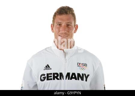 Hanovre, Allemagne. Le 04 juillet, 2016. Sebastian Brendel pose à un photocall lors des préparatifs pour les Jeux Olympiques de Rio au Emmich Cambrai Barracks à Hanovre, Allemagne. Le 04 juillet 2016. Crédit photo : Frank Mai/ photo alliance. Dans le monde d'utilisation | © dpa/Alamy Live News Banque D'Images