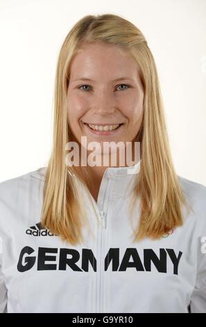 Hanovre, Allemagne. Le 04 juillet, 2016. Alina Focken pose à un photocall lors des préparatifs pour les Jeux Olympiques de Rio au Emmich Cambrai Barracks à Hanovre, Allemagne. Le 04 juillet 2016. Crédit photo : Frank Mai/ photo alliance. Dans le monde d'utilisation | © dpa/Alamy Live News Banque D'Images