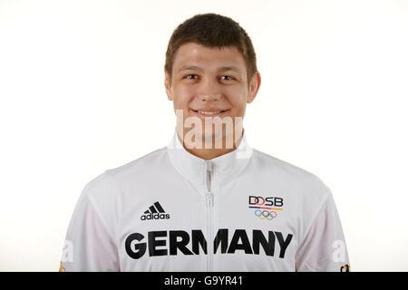 Hanovre, Allemagne. Le 04 juillet, 2016. Denis Kudla pose à un photocall lors des préparatifs pour les Jeux Olympiques de Rio au Emmich Cambrai Barracks à Hanovre, Allemagne. Le 04 juillet 2016. Crédit photo : Frank Mai/ photo alliance. Dans le monde d'utilisation | © dpa/Alamy Live News Banque D'Images