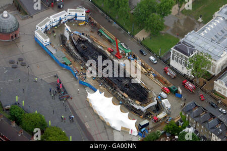 Incendie de Cutty Sark.Photographie aérienne des vestiges du Cutty Sark à Greenwich, dans l'est de Londres. Banque D'Images