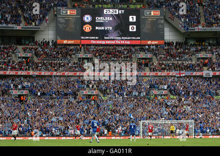 Vue générale du tableau de bord après le score de Didier Drogba à Chelsea le seul but du jeu Banque D'Images