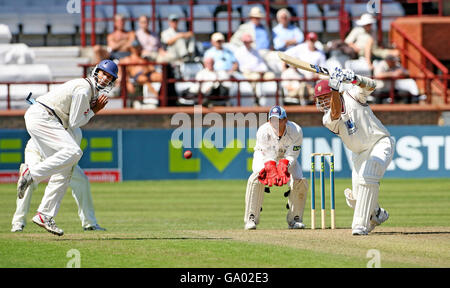 Cricket - Liverpool Victoria Championship - Division 2 - Premier jour - Somerset Sabers / Gloucestershire gladiateurs - The Count....Peter Trego, de Somerset, se batte pendant le match de la Liverpool Victoria Championship Division Two au County Ground, à Taunton, dans le Somerset. Banque D'Images