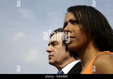 Gordon Brown et Dame Kelly Holmes visiter Croydon Banque D'Images