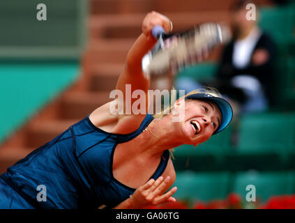 Maria Sharapova sert pendant son match contre Jill Craybas Banque D'Images