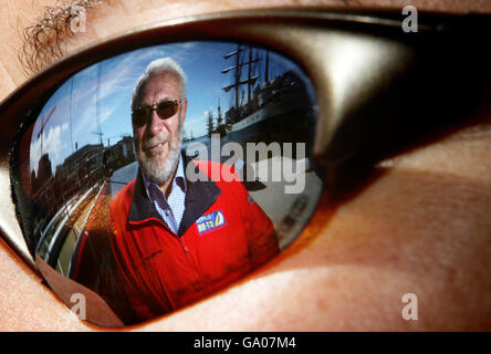 La légende nautique internationale Sir Robin KNOX-Johnston - la première personne à naviguer en solo sans escale autour du monde - à Dublin dans une tentative de recruter des membres d'équipage novices pour la course de yachting mammouth Clipper plus tard cette année. Banque D'Images