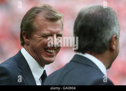 Le directeur de l'Angleterre Steve McClaren et son assistant Terry Venactive Banque D'Images