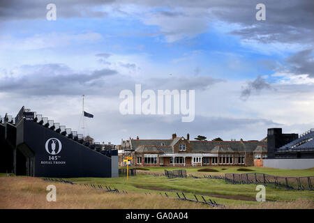 Une vue sur le 18ème green et clubhouse au Royal Troon Golf Club à Ayrshire, en tant que membres assister à une assemblée générale spéciale pour voter sur le club est réservé aux hommes politique d'adhésion. Banque D'Images