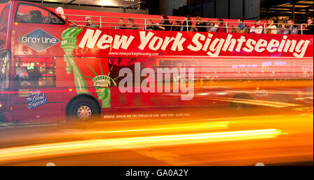 Bus de tourisme, New York Times Square, 42e Rue, New York City, New York, USA Banque D'Images