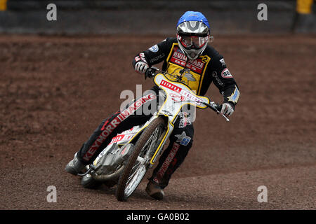 Billy Janniro, de Coventry Buildbase Bees, en action lors d'une course de la British Speedway Elite League au stade de Brandon, à Coventry. Banque D'Images