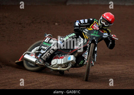 Scott Nicholls de Coventry Buildbase Bees en action lors d'une course de la British Speedway Elite League au stade de Brandon, à Coventry. Banque D'Images