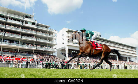 Les courses de chevaux - Vodafone Derby Day - Epsom Downs Racecourse Banque D'Images