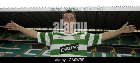 Le nouveau Celtic signe Scott McDonald lors d'un appel photo au Celtic Park, Glasgow. Banque D'Images