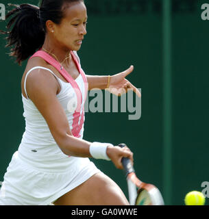 Natasha Khan de Briton en action contre Anne Keothavong lors du tournoi Surbiton Trophy au Surbiton Racket Fitness Club, Surrey. Banque D'Images