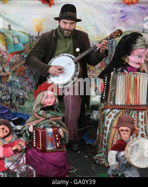 Irish Busker - ville de Killkenny. Image d'un bucker irlandais dans la ville de Killkenny Banque D'Images