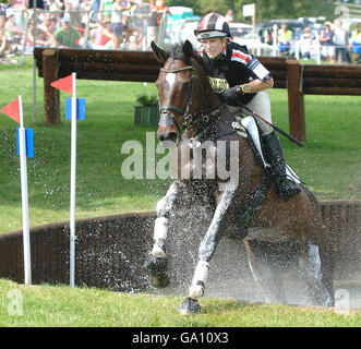 Zara Phillips fait concurrence à Bramham Horse Trials Banque D'Images