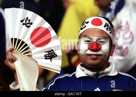 Football - amical - Japon / Nigeria.Un fan du Japon avec son fan au match contre le Nigeria à Southampton Banque D'Images