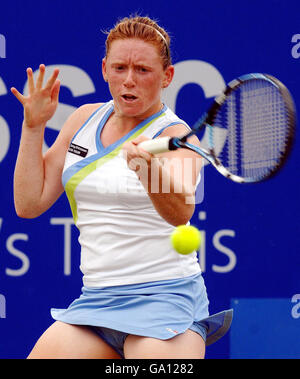 Naomi Cavaday, en Grande-Bretagne, en action contre Marion Bartoli, en France, lors de la DFS Classic au Edgbaston Priory Club, Birmingham. Banque D'Images