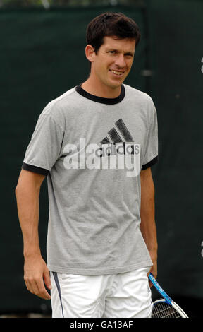 Tim Henman, en Grande-Bretagne, sur les courts d'entraînement lors de l'Open de Nottingham au centre de tennis de la ville de Nottingham. Banque D'Images