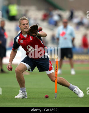 Cricket - npower troisième test - Angleterre / Antilles - deuxième jour - Old Trafford.L'entraîneur d'Angleterre Peter Moores avant le match du troisième Test de npower contre les Antilles à Old Trafford, Manchester. Banque D'Images